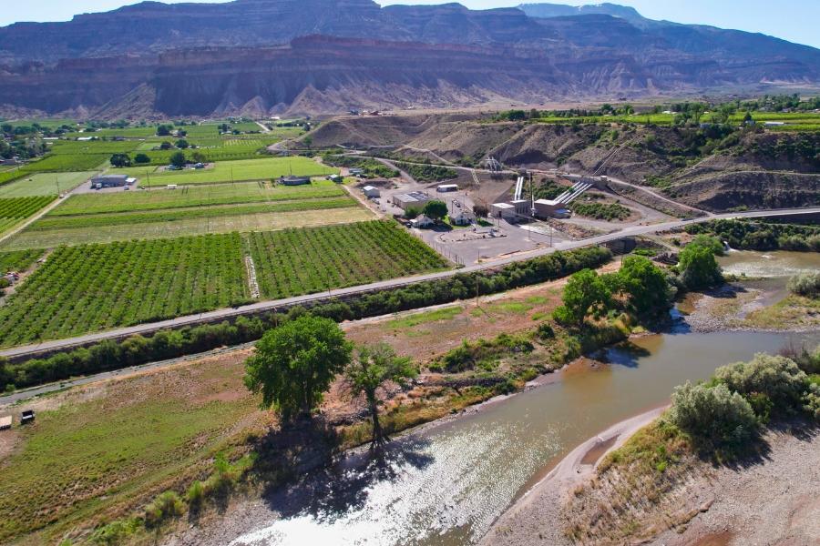Aerial view of Mesa County, CO, showing agricultural land and water. 